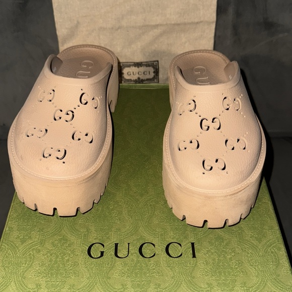 GUCCI WOMEN'S PLATFORM SANDAL WITH PERFORATED G - Picture 4 of 4
